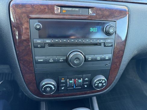 Used 2011 Chevrolet Impala LT w/ Luxury Edition Package image 29