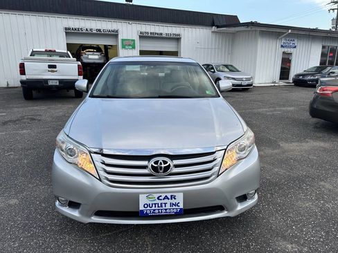 Used 2011 Toyota Avalon Limited image 2