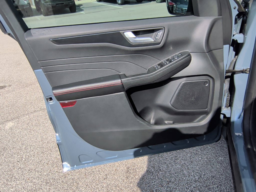Used 2025 Ford Escape ST-Line w/ Equipment Group 301A FWD image 10