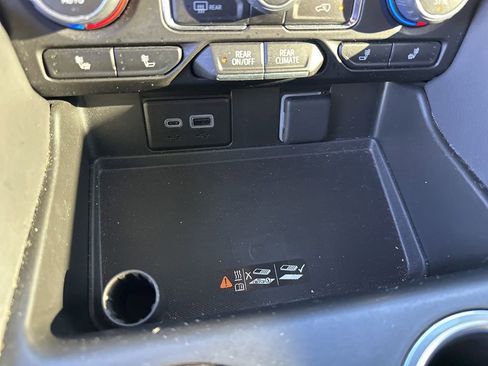 Used 2024 Chevrolet Tahoe Z71 w/ Luxury Package image 30