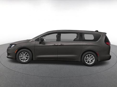Used 2023 Chrysler Voyager LX FWD image 3