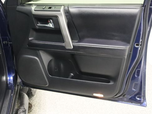 Used 2022 Toyota 4Runner SR5 Premium w/ Moonroof Package RWD image 38