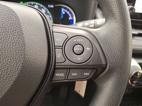 Used 2025 Toyota RAV4 LE AWD/4WD image 18