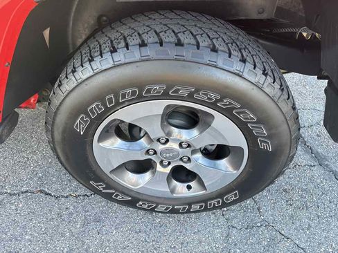 Used 2017 Jeep Wrangler Sahara image 10