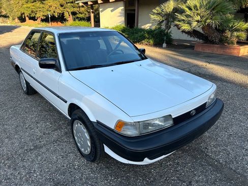 Used 1991 Toyota Camry Deluxe image 10