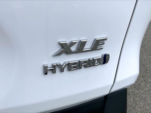 Used 2021 Toyota RAV4 XLE w/ Convenience Package AWD/4WD image 9