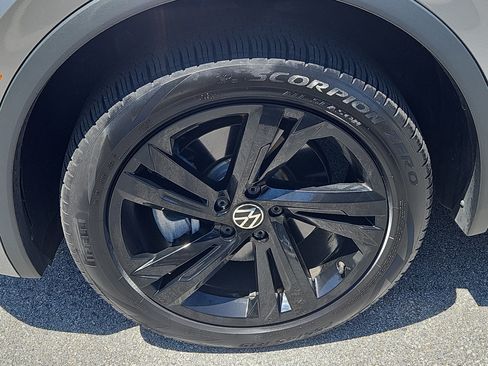 Certified 2024 Volkswagen Tiguan SE R-Line AWD/4WD image 5