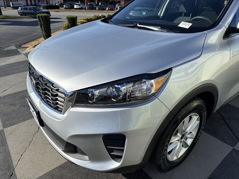Used 2019 Kia Sorento AWD V6 image 6
