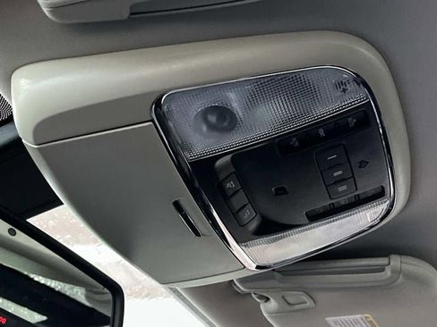 Used 2018 Chrysler 300 Touring L AWD/4WD image 32