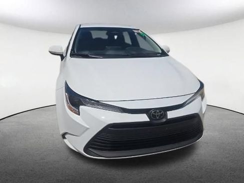 Used 2025 Toyota Corolla LE FWD image 2