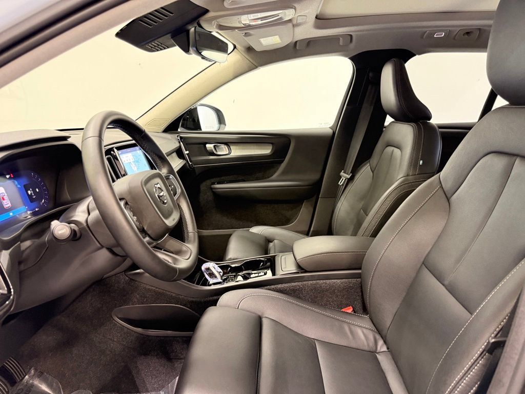 Used 2026 Volvo XC40 B5 Plus AWD/4WD image 12