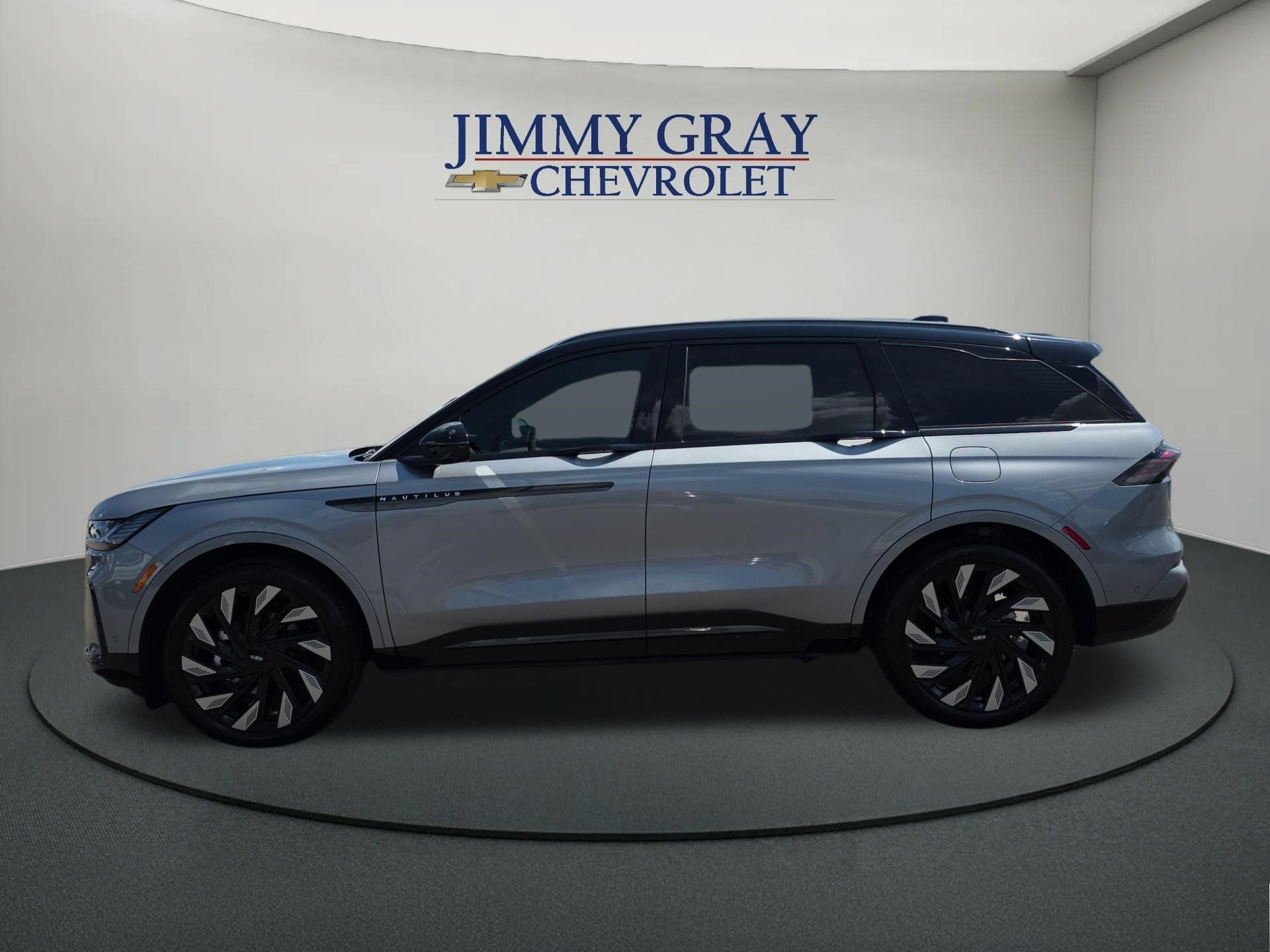 Used 2024 Lincoln Nautilus Reserve w/ Jet Appearance Package (87T) AWD/4WD image 2