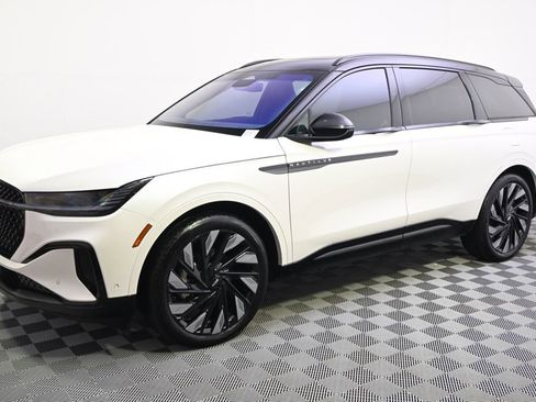 Used 2024 Lincoln Nautilus Reserve w/ Equipment Group 202A AWD/4WD image 2