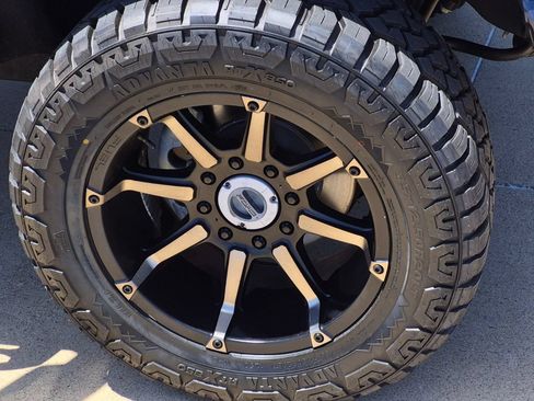 Used 2022 Ford F350 Platinum w/ Tremor Off-Road Package AWD/4WD image 7