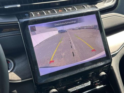 Used 2022 Jeep Grand Cherokee Limited 4xe image 27