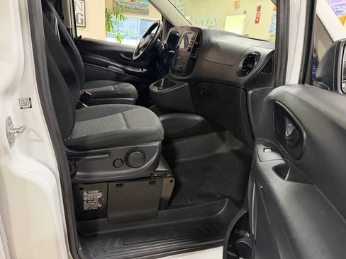 Used 2021 Mercedes-Benz Metris image 35