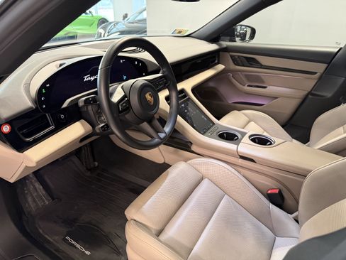 Used 2022 Porsche Taycan image 7