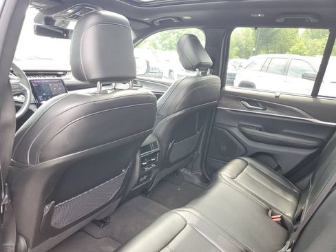 Certified 2024 Jeep Grand Cherokee Limited w/ Luxury Tech Group II AWD/4WD image 12