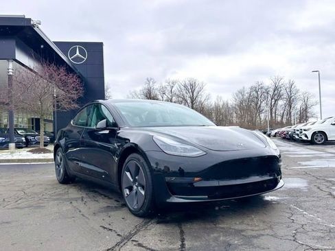 Used 2023 Tesla Model 3 Standard Range image 1