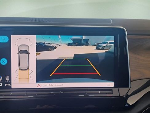 Used 2025 Volkswagen Atlas SE image 32