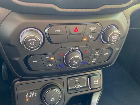 Used 2023 Jeep Renegade Latitude AWD/4WD image 26