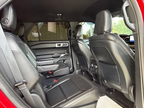 Used 2020 Ford Explorer XLT w/ Equipment Group 202A AWD/4WD image 5