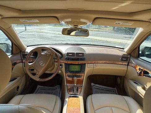 Used 2008 Mercedes-Benz E 350 4MATIC Sedan image 10