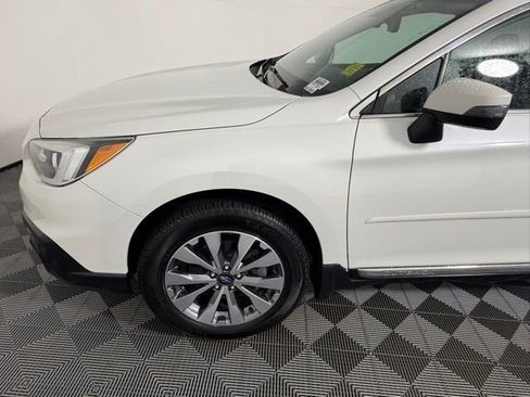 Used 2017 Subaru Outback 2.5i Touring AWD/4WD image 12