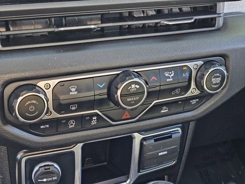 Used 2024 Jeep Wrangler Sport image 20