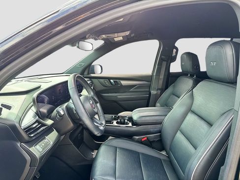 Used 2025 Buick Enclave Sport Touring w/ Power Package FWD image 11