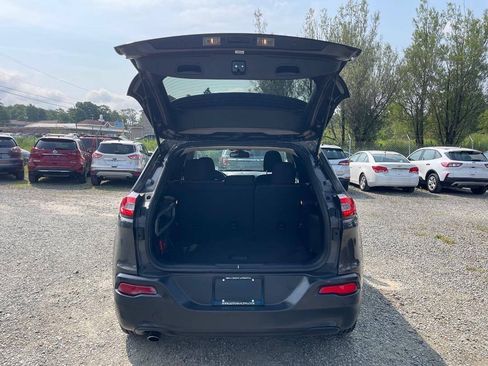 Used 2015 Jeep Cherokee Latitude FWD image 26