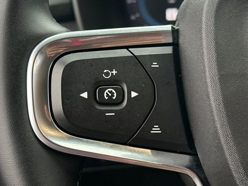 Used 2023 Volvo XC40 B4 Core w/ Convenience Package image 31