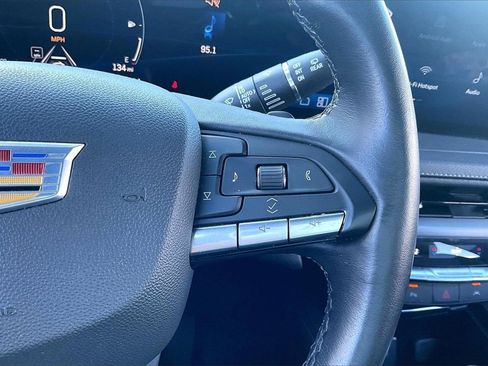 Used 2025 Cadillac XT4 Premium Luxury image 18