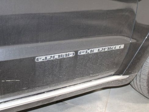 Used 2017 Jeep Grand Cherokee Summit image 12