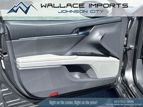 Used 2020 Toyota Camry SE FWD image 12