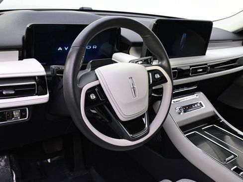 Used 2025 Lincoln Aviator Reserve w/ Equipment Group 201A image 11