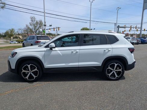 Certified 2025 Volkswagen Taos SEL image 7
