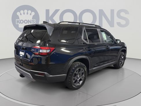 Used 2025 Honda Pilot TrailSport image 7