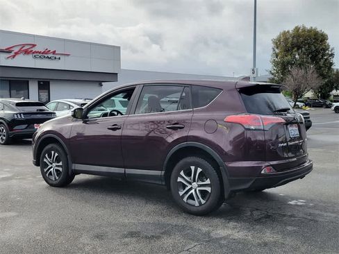 Used 2018 Toyota RAV4 LE image 3