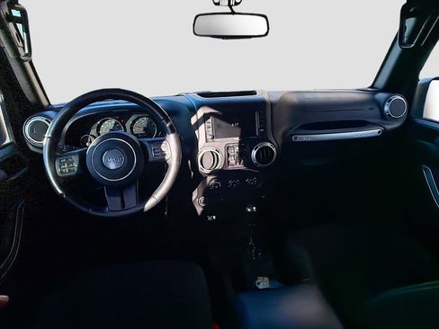 Used 2017 Jeep Wrangler Unlimited Sahara w/ Connectivity Group AWD/4WD image 15