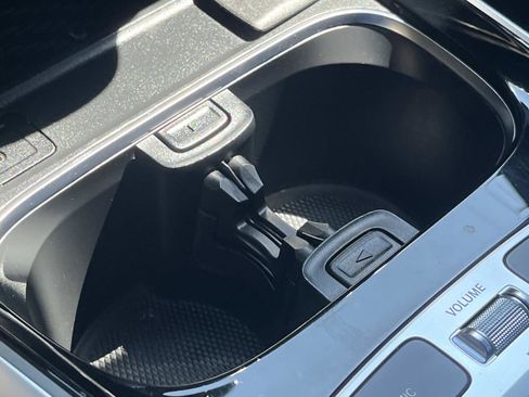 Used 2024 Mercedes-Benz GLB 250 image 39