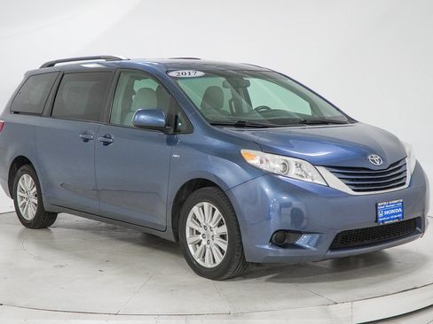 Used 2017 Toyota Sienna LE image 17