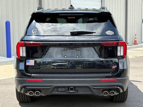 Used 2025 Ford Explorer ST RWD image 4