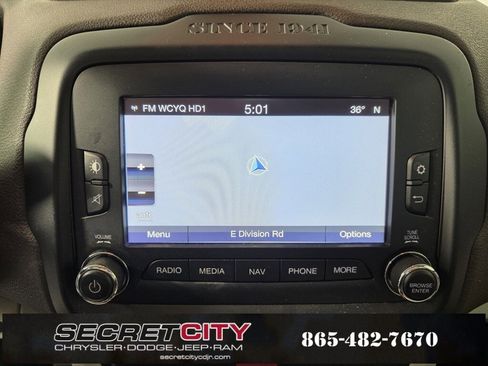 Used 2015 Jeep Renegade Latitude image 22