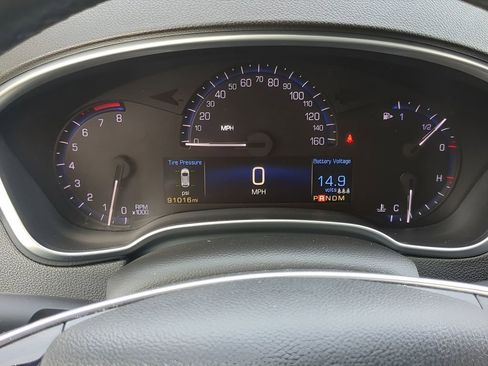 Used 2015 Cadillac SRX Luxury image 30