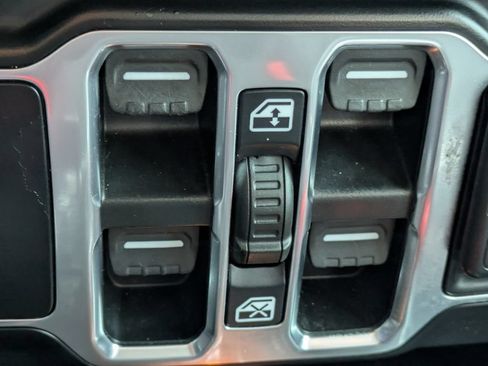 Used 2022 Jeep Gladiator Overland w/ Popular Equipment Package AWD/4WD image 22