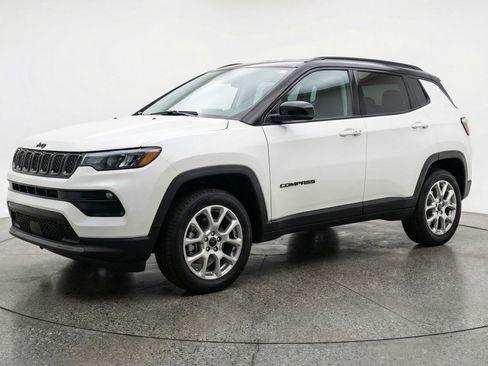 Used 2025 Jeep Compass Limited AWD/4WD image 3