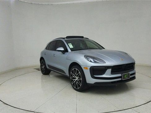 Used 2024 Porsche Macan w/ Premium Plus Package image 64