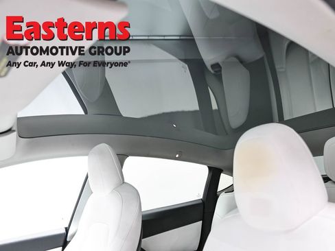 Used 2022 Tesla Model Y Long Range image 29