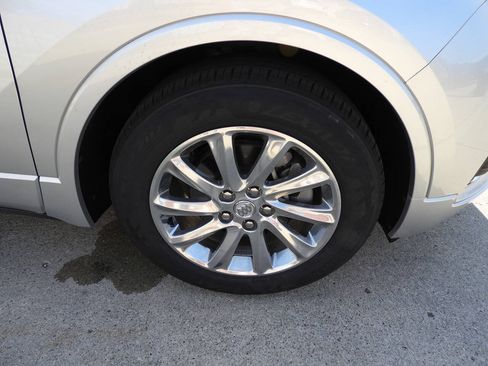 Used 2019 Buick Envision Essence FWD image 12